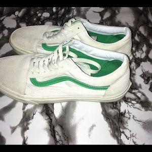Old Skool Men’s Vans Sneakers in White & Green